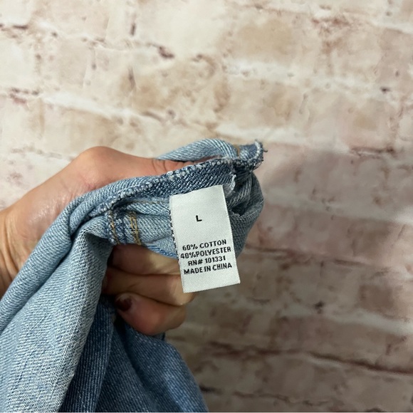 Refuge medium wash cut out denim jacket size large - Picture 3 of 5